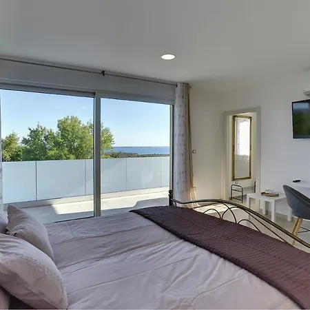 Villa White